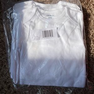 Carter’s onesie set
